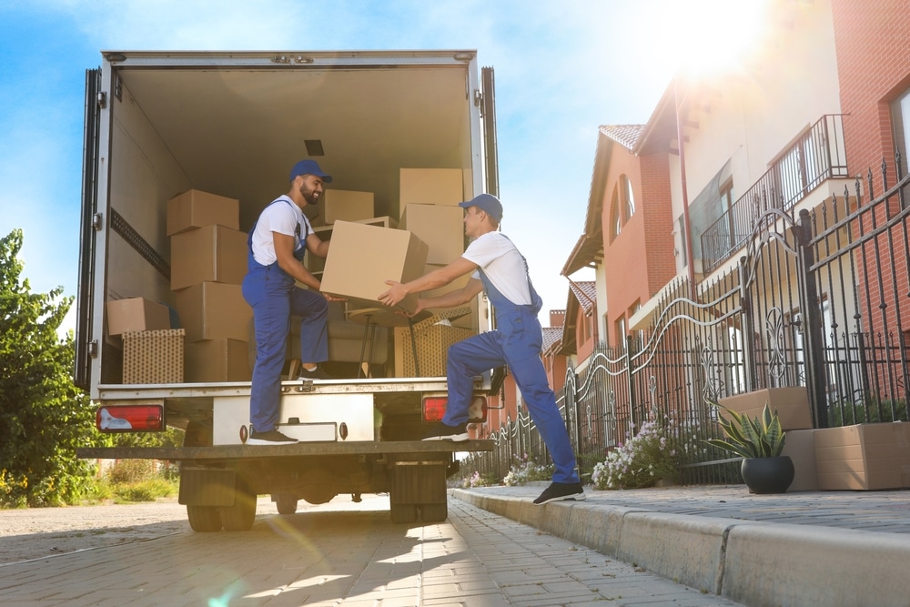 Read more about the article What to Do and Not Do on Moving Day: A Guide for Stress-Free Moving